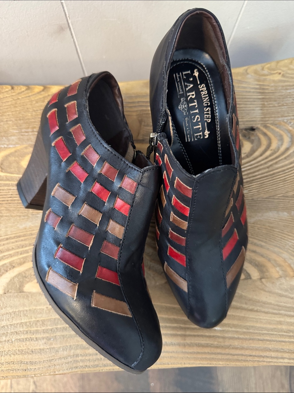 L’Artise Spring Step Black Leather Cutout Heel size 36